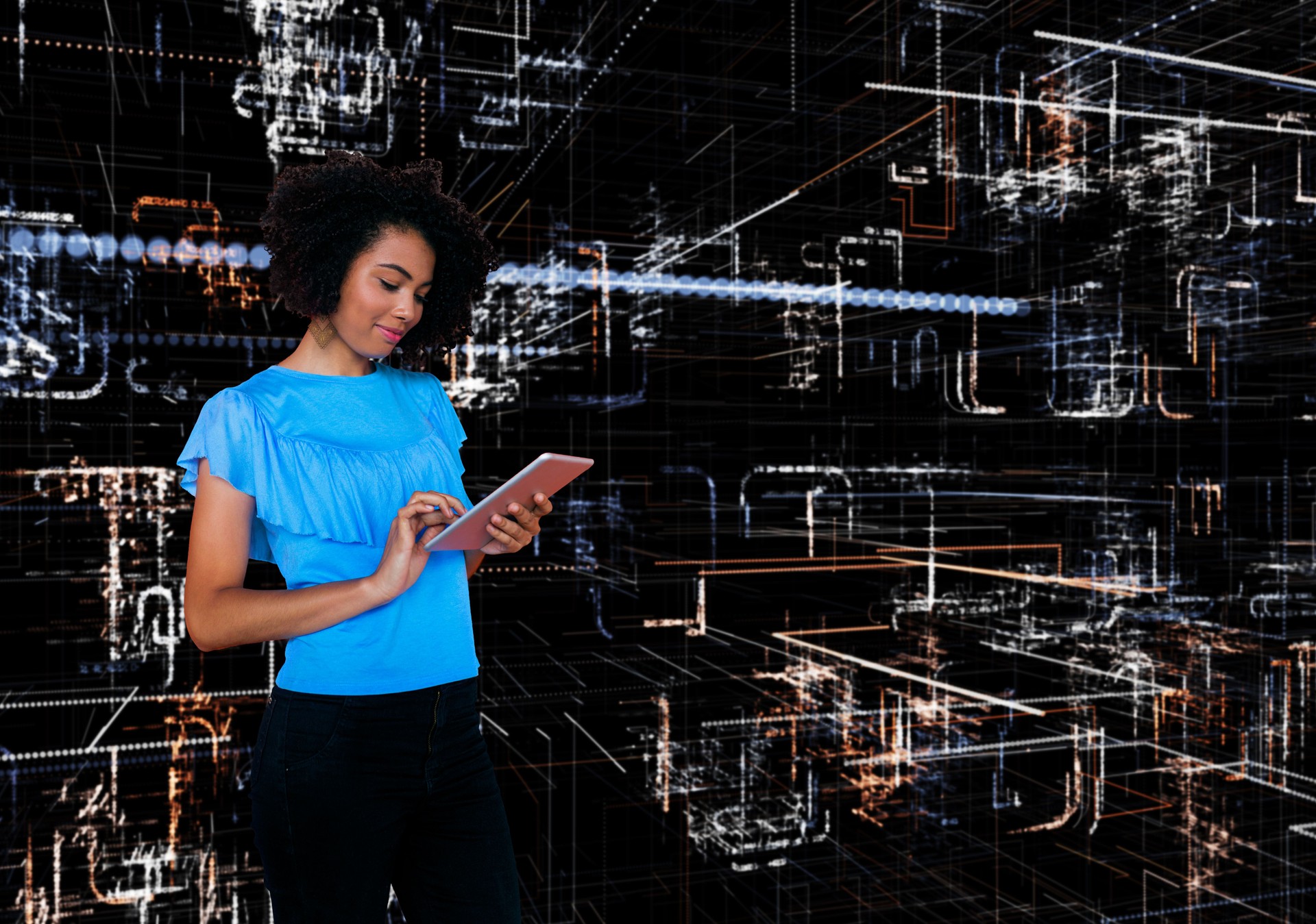 Jovem mulher negra usando tecnologia